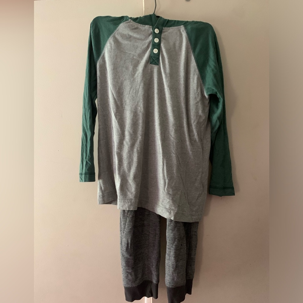 Size 8 Hoodie Shirt and sweatpants Oldnavy outfit